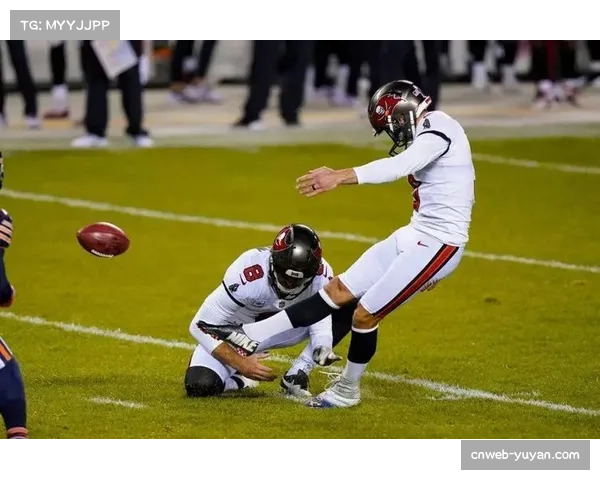 海盗进攻组伤兵满营 塔克获机会冲球达阵创生涯新高