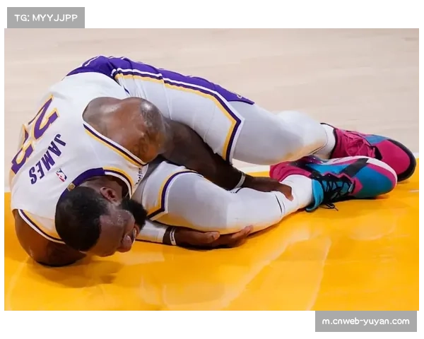 布克右脚踝扭伤确认缺席，太阳后场火力延续性出现明显断档